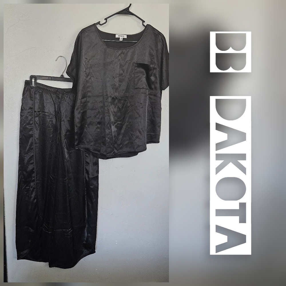 BB Dakota Women's Medium Black Satin Two Piece Outfit Set Short Sleeve Top Pants